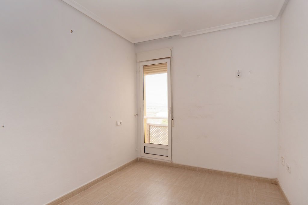 Flat with garage on Calle Nicomedes Gómez — image 9